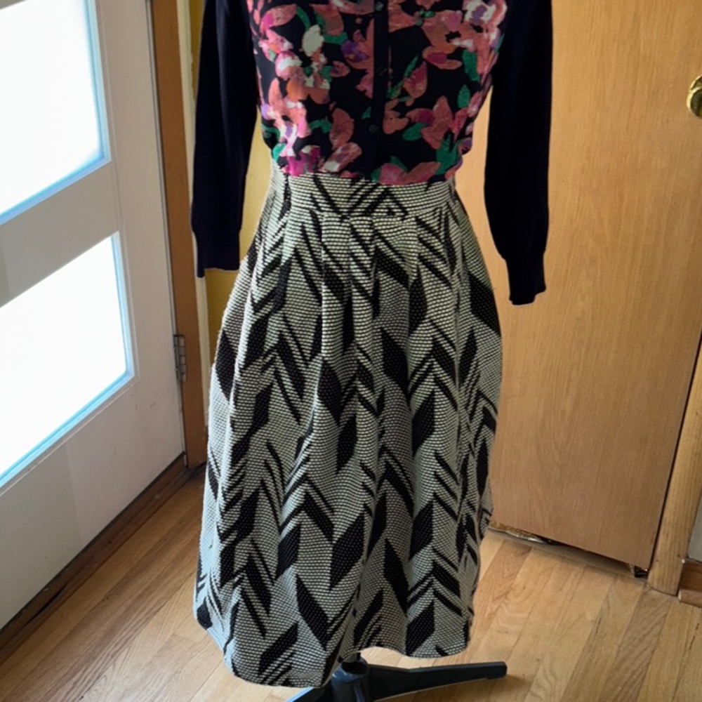 Geometric Patterned Midi Skirt